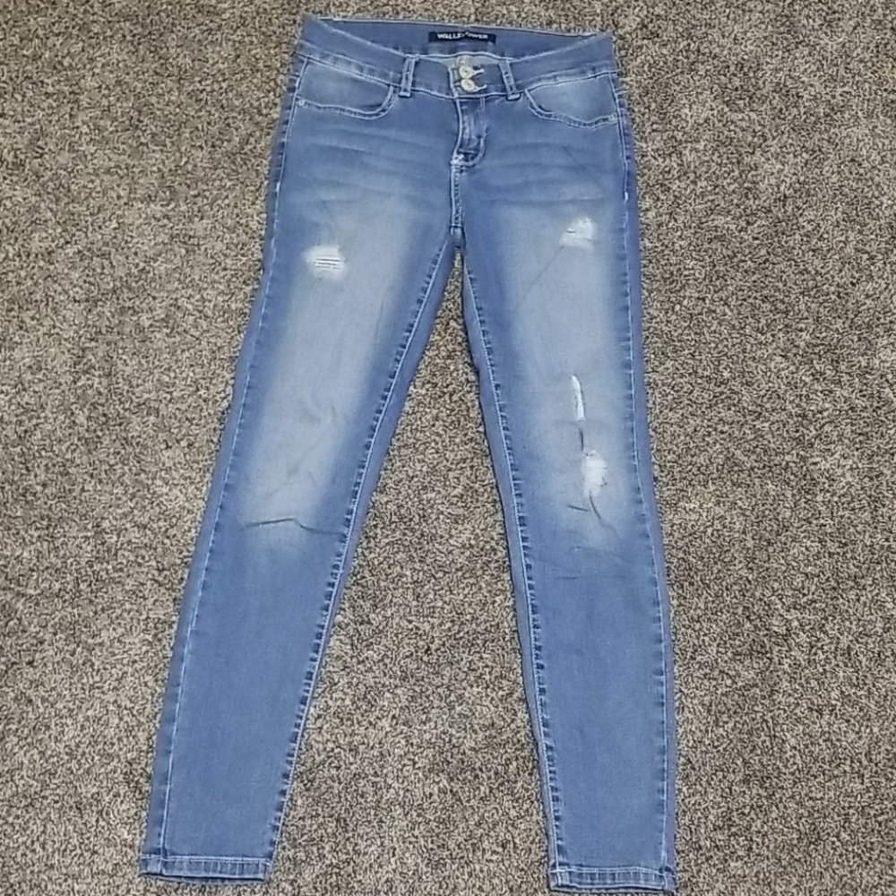 Wallflower distressed jeggings